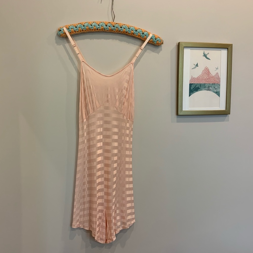 Adorable vintage peachy pink striped rayon jersey teddy, sz XS-S